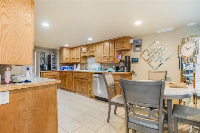 6615 Richmond Avenue, Kansas City, MO 64133