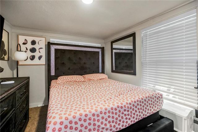 6615 Richmond Avenue, Kansas City, MO 64133
