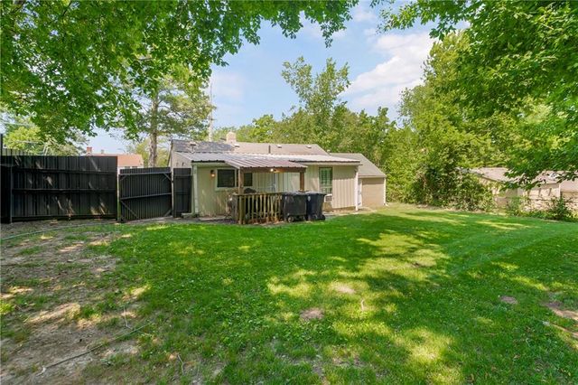 6615 Richmond Avenue, Kansas City, MO 64133