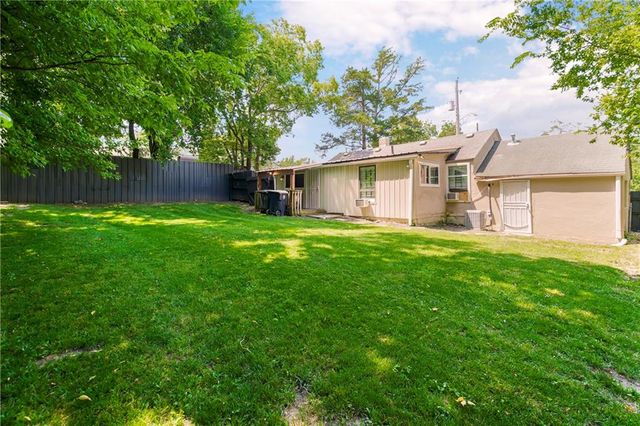 6615 Richmond Avenue, Kansas City, MO 64133