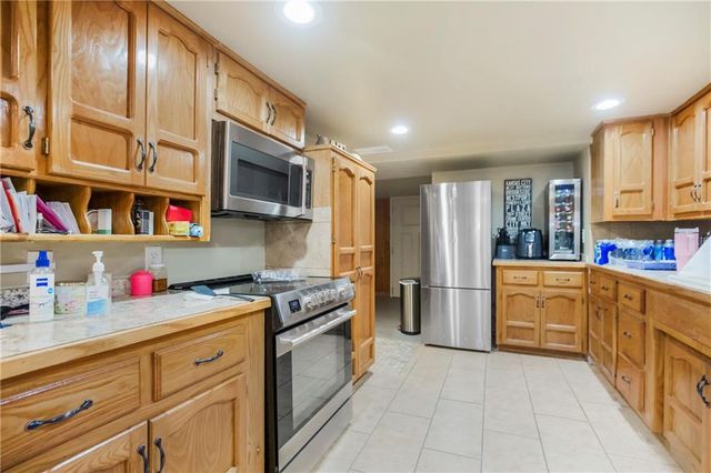 6615 Richmond Avenue, Kansas City, MO 64133