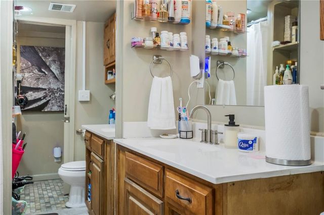 6615 Richmond Avenue, Kansas City, MO 64133