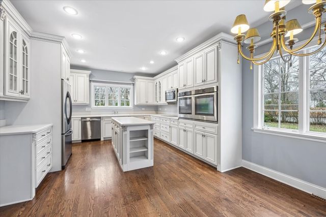 845 Glen Oak Drive, Winnetka, IL 60093