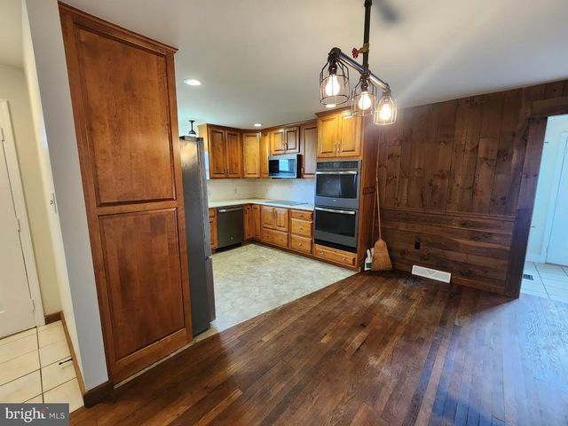 827 DISSTON VIEW DR, Lititz, PA 17543