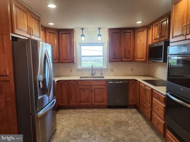 827 DISSTON VIEW DR, Lititz, PA 17543