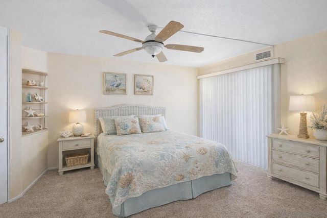 7263 Camino Degrazia 33, San Diego, CA 92111