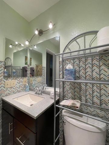 7263 Camino Degrazia 33, San Diego, CA 92111