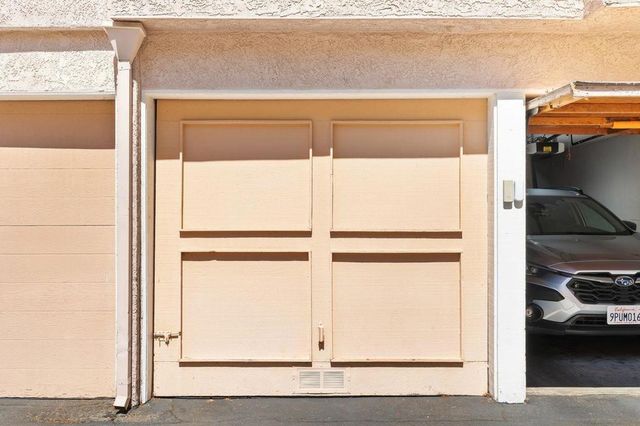 7263 Camino Degrazia 33, San Diego, CA 92111