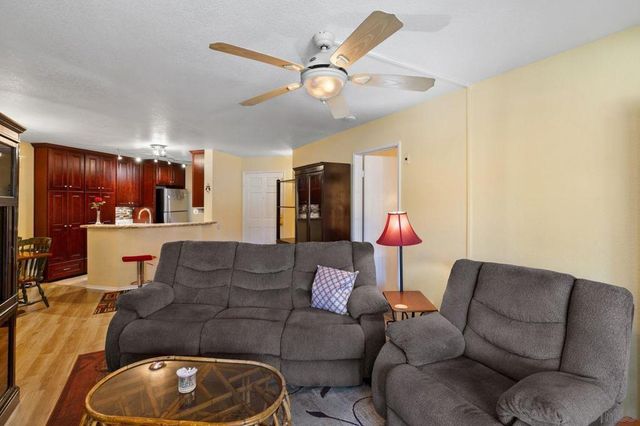 7263 Camino Degrazia 33, San Diego, CA 92111