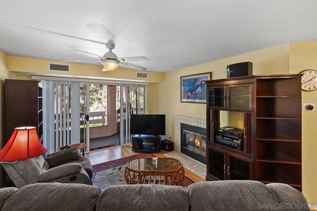 7263 Camino Degrazia 33, San Diego, CA 92111