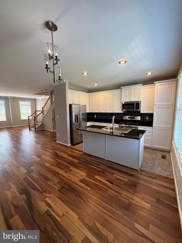 12108 KINSLEY PL, Reston, VA 20190