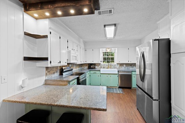 286 Hall Dr, Longview, TX 75605