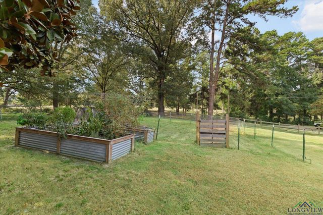 286 Hall Dr, Longview, TX 75605