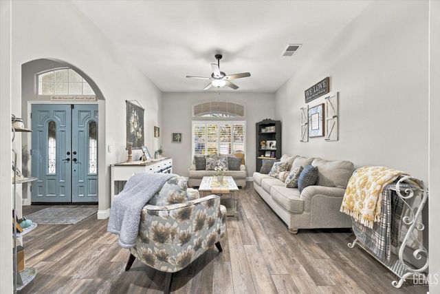 11709 Indianapolis Drive, Bakersfield, CA 93312