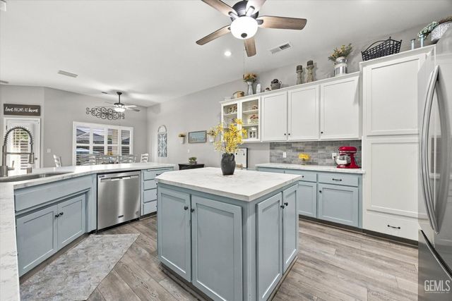 11709 Indianapolis Drive, Bakersfield, CA 93312