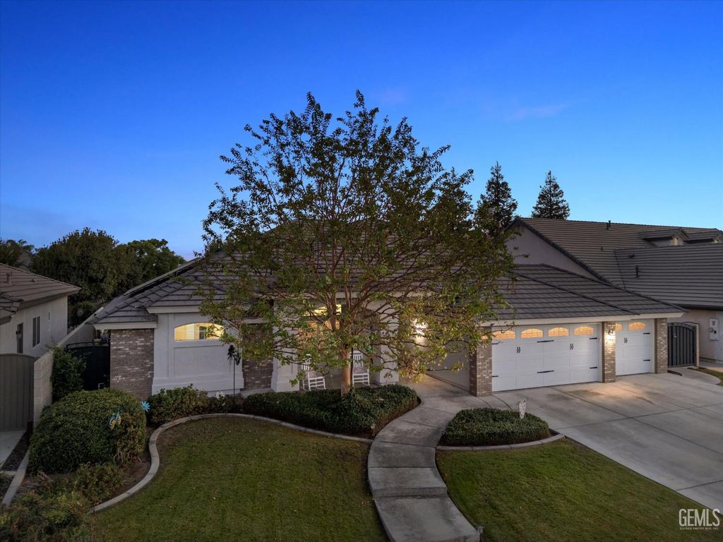 11709 Indianapolis Drive, Bakersfield, CA 93312