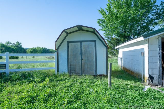 5874 E 273rd Street S, Porum, OK 74455