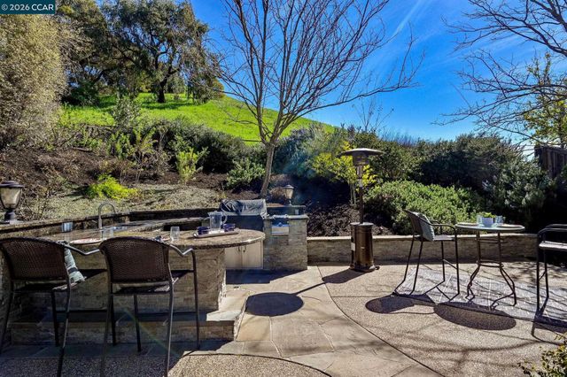 12 Paddock Ct, Pleasant Hill, CA 94523