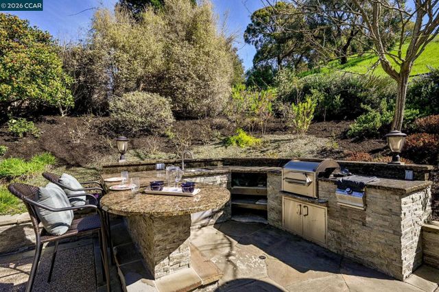 12 Paddock Ct, Pleasant Hill, CA 94523