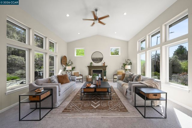 12 Paddock Ct, Pleasant Hill, CA 94523