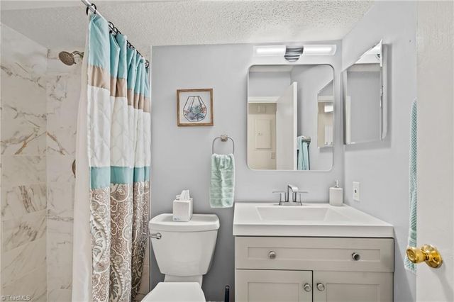 1107 Robin Hood Road B, High Point, NC 27262