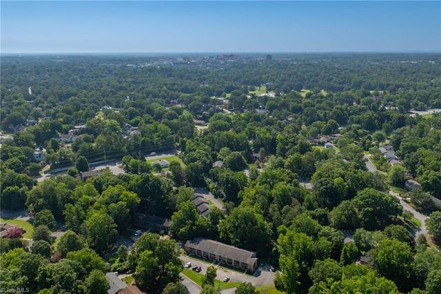 1107 Robin Hood Road B, High Point, NC 27262