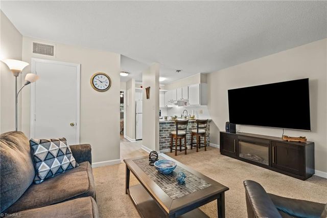 1107 Robin Hood Road B, High Point, NC 27262