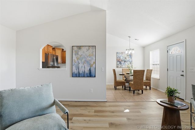 6 E Fairlane Drive, Sapulpa, OK 74066