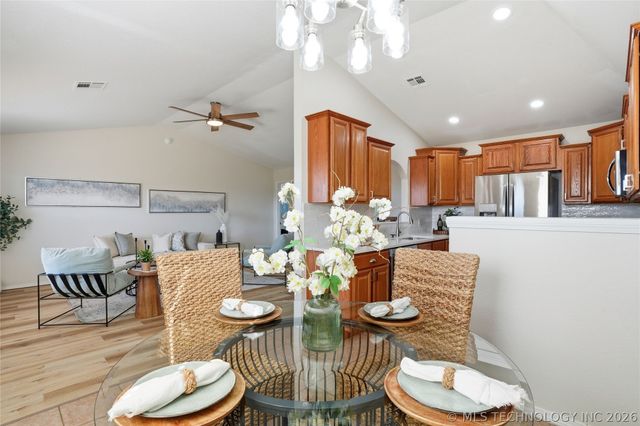 6 E Fairlane Drive, Sapulpa, OK 74066