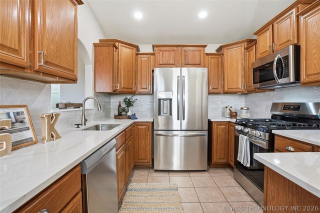 6 E Fairlane Drive, Sapulpa, OK 74066