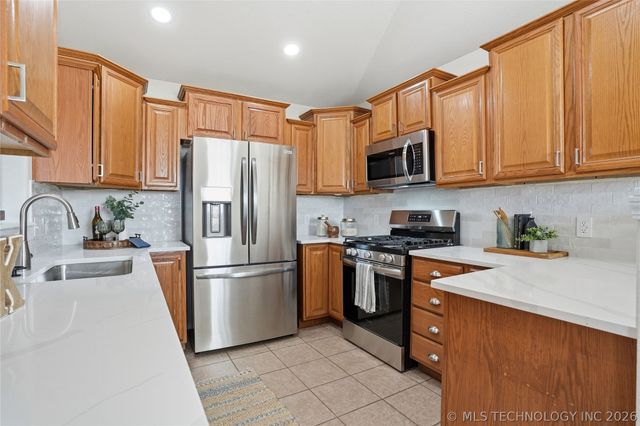 6 E Fairlane Drive, Sapulpa, OK 74066