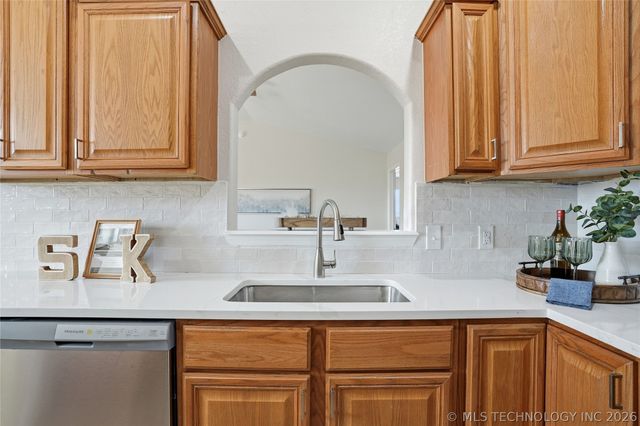 6 E Fairlane Drive, Sapulpa, OK 74066