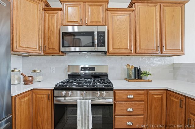 6 E Fairlane Drive, Sapulpa, OK 74066