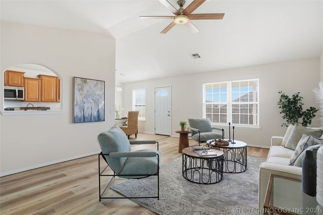 6 E Fairlane Drive, Sapulpa, OK 74066