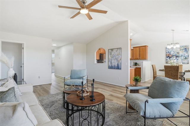 6 E Fairlane Drive, Sapulpa, OK 74066