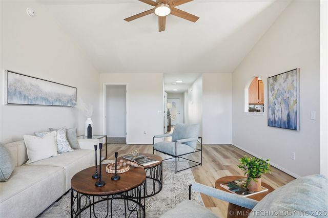 6 E Fairlane Drive, Sapulpa, OK 74066