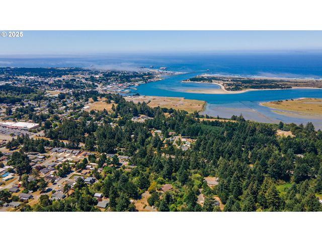 705 OHIO Ave Ne, Bandon, OR 97411