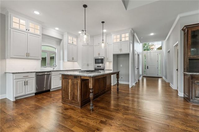 2203 W 132nd Street, Leawood, KS 66209
