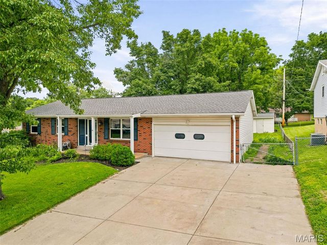 3350 Greenbridge Drive, Bridgeton, MO 63044