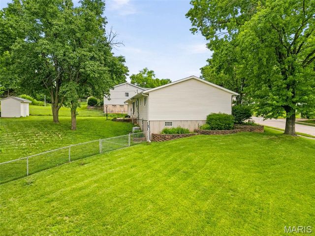 3350 Greenbridge Drive, Bridgeton, MO 63044
