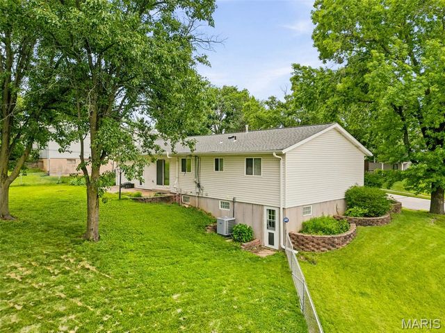3350 Greenbridge Drive, Bridgeton, MO 63044