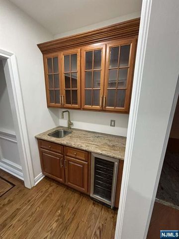 124 Coopers Lane, River Vale, NJ 07675