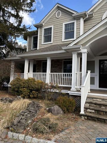 124 Coopers Lane, River Vale, NJ 07675