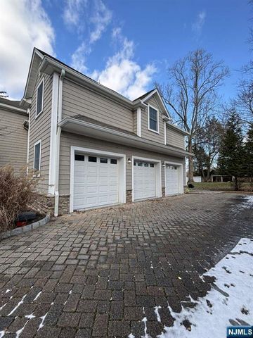 124 Coopers Lane, River Vale, NJ 07675