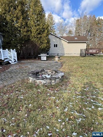 124 Coopers Lane, River Vale, NJ 07675