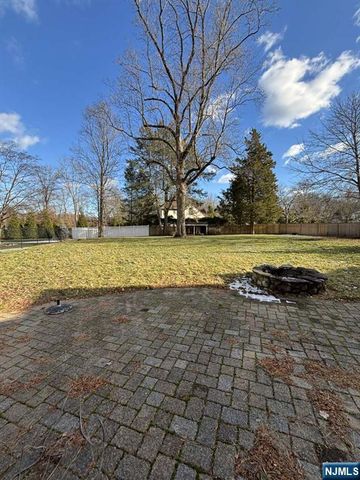 124 Coopers Lane, River Vale, NJ 07675