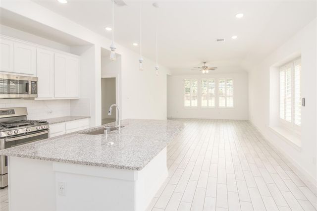 7900 Spring Run Drive, Magnolia, TX 77354