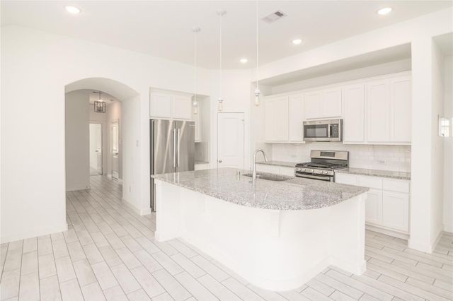 7900 Spring Run Drive, Magnolia, TX 77354