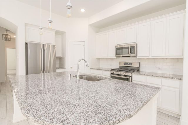 7900 Spring Run Drive, Magnolia, TX 77354