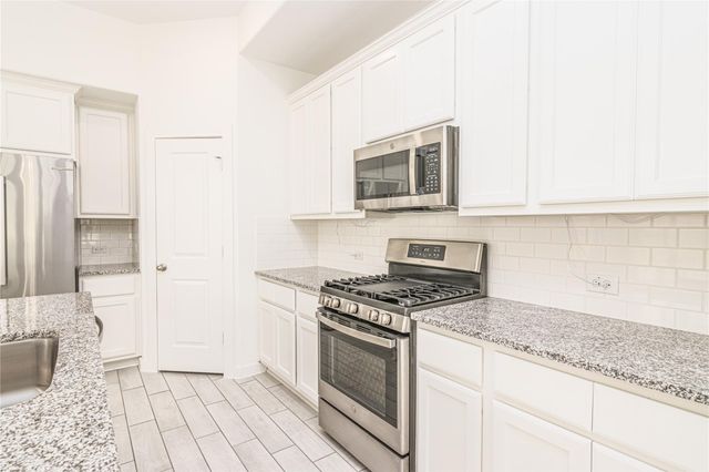 7900 Spring Run Drive, Magnolia, TX 77354